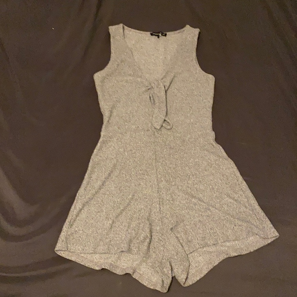 Kendall & Kylie sleeveless tie romper heather gray size XS Excellent condition